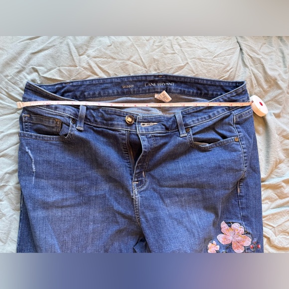 Lane Bryant Mid Rise Super Stretch Skinny Fit Embroidered Floral Design Jeans 16 - Picture 4 of 6